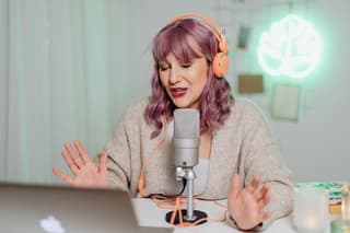 This image has an empty alt attribute; its file name is Influencer-1024x683.jpg