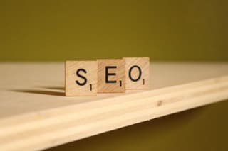 This image has an empty alt attribute; its file name is SEO-blocks-1024x683.jpg