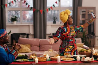 This image has an empty alt attribute; its file name is holiday-vlogger-1024x683.jpg