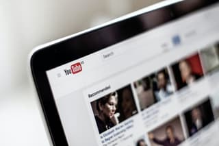 This image has an empty alt attribute; its file name is youtube-browsing-1024x683.jpg