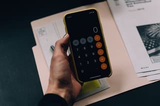 iPhone with calendar app open and the number zero appearing