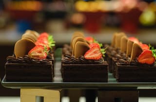 holiday catering to market your restaurant, desserts